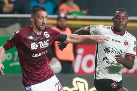 Alajuelense y Saprissa se movieron bastante en el mercado.
