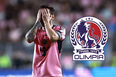 Lionel Messi se lamenta con la camisa del Inter Miami.
