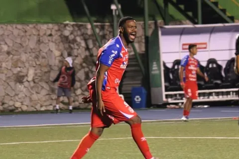 Góndola calienta la final. (Foto: Xelajú)