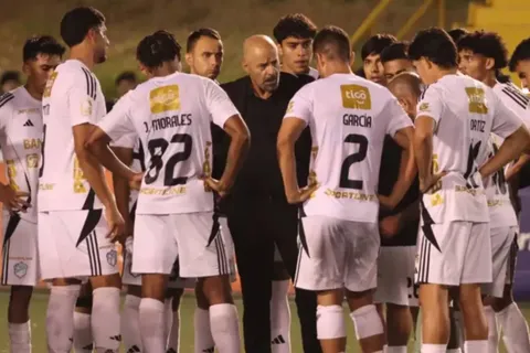 El Fantasma Figueroa y Comunicaciones tendrán un fogueo ante uno de los grandes de Concacaf