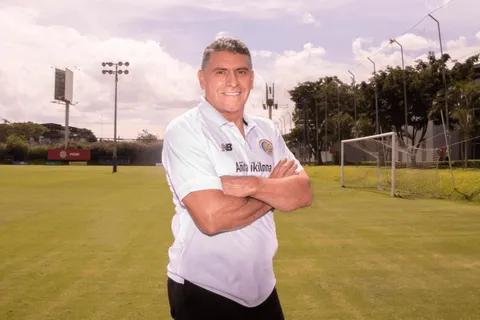 ¿Quién es Luis Fernández Suárez, el técnico de Costa Rica en el Mundial de Qatar 2022?