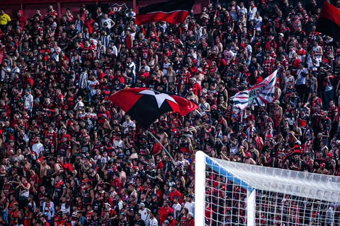 Ex Alajuelense protagniza la novela del mercado.