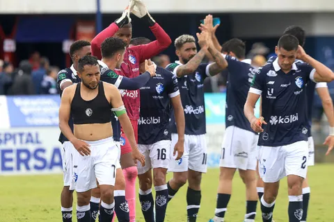 Escándalo en Cartaginés: futbolista filtra todo lo que pasó en el belicoso camerino brumoso