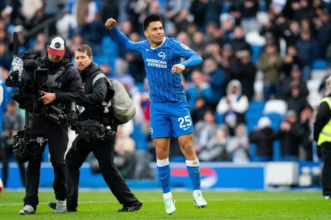 Brighton no tendría presión para vender a Diego Gómez en enero pese al interés de Atlético y Milan