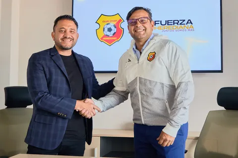 ¡Saprissa es pasado! Jeaustin Campos asumió nuevamente el Herediano