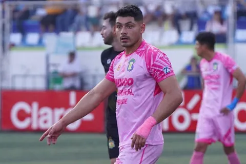 Darwin Lom recibe un fuerte golpe antes de disputar la final de Municipal vs Mixco