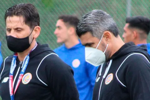 Mauricio Solís da pistas sobre los titulares de Costa Rica contra Estados Unidos