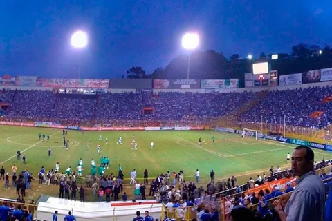 Fecha confirmada para la vuelta del fútbol con público en El Salvador