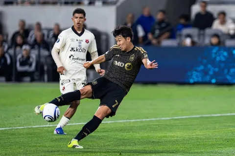 Bryan Ruiz debuta con triunfo y Alajuelense avanza a semifinales de la Copa Centroamericana 2026