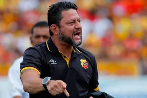 Jafet Soto: "Con La Liga hay otro reglamento con respecto a los penales, no los pitan"