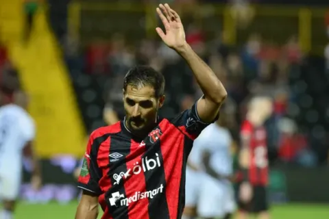 “Últimos meses”: a Celso Borges le preguntaron si se irá de Alajuelense y su respuesta dejó a todos consternados