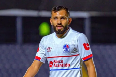 Jorge Álvarez defendió públicamente a José Mario Pinto tras la controversia por su salida del Olimpia