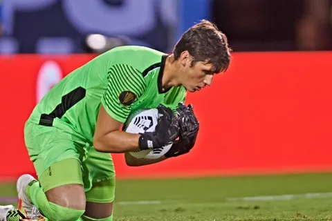Nicholas Hagen es destacado por su gran actuación ante México en Copa Oro