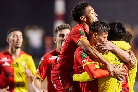 Anthony Contreras y Herediano retoman el protagonismo a punta de goles y victorias