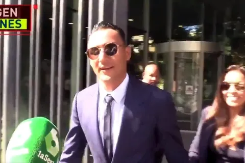 Video: Keylor sale de las oficinas del PSG tras firmar su contrato