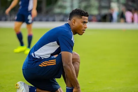 ¿Futuro definido? Allan Cruz reapareció con histórico club de Costa Rica