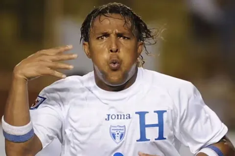 Ex compañero de la Selección de Honduras cruza a Carlos Pavón por sus críticas: "Ayudaría más el ´ídolo´ si..."