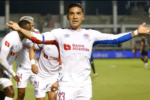 Decisión tomada: la noticia que se confirma en Olimpia de Michaell Chirinos tras la oferta que llegó