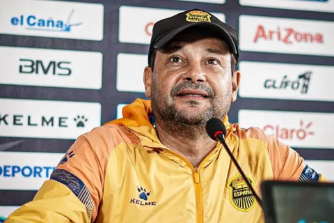Jeaustin Campos se defiende de las críticas que ha recibido en Honduras