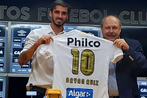 La decisión que tomó el Santos de Brasil con la "10" que en su momento usó Bryan Ruiz