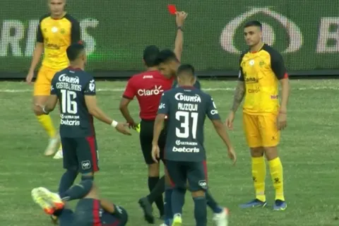 Ramiro Rocca conoce su tiempo de suspensión tras ser expulsado ante Motagua