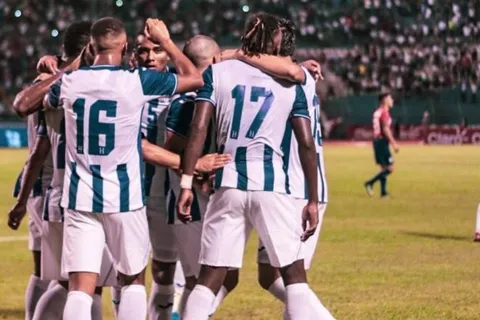 Del éxtasis a la derrota: narración chilena de remontada de La H ante La Roja