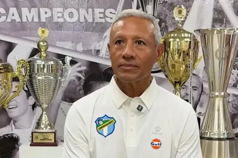 Roberto Hernández queda en la mira tras la nueva derrota de Comunicaciones en el Torneo Apertura 2025