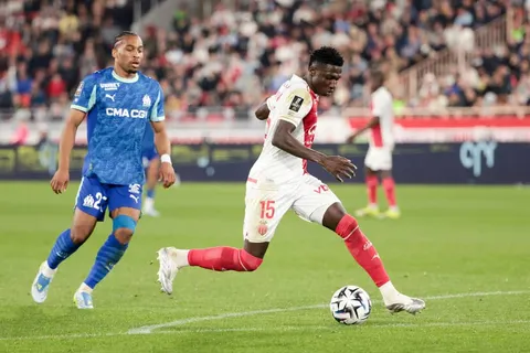 Liverpool, Arsenal y Manchester City siguen de cerca a Lamine Camara tras el pase caído al Chelsea
