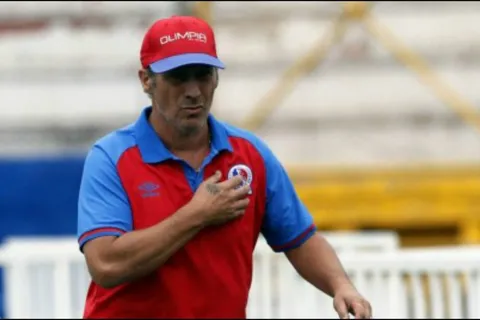 Pedro Troglio revela que tres jugadores de Olimpia encajarían en Argentina