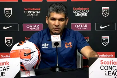 Entrenador de Municipal habla del juego ante Olimpia