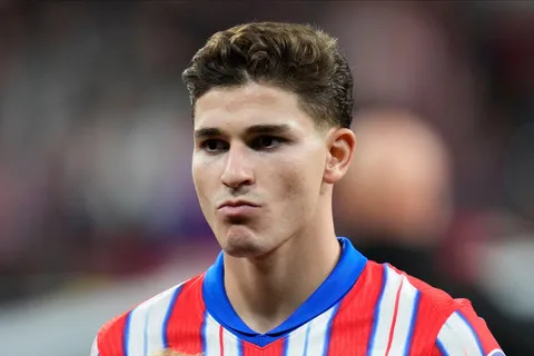 PSG tendría a Julián Álvarez entre sus objetivos para enero y buscaría adelantarse al Barcelona