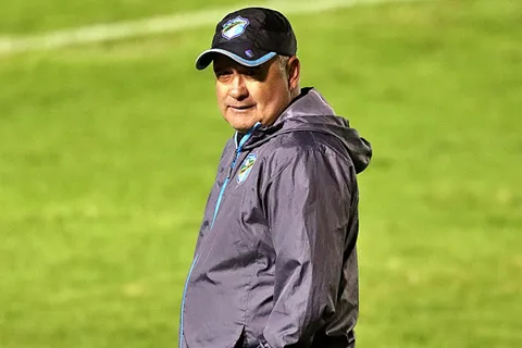 Willy Olivera sacude a Comunicaciones y señala a los culpables de la derrota vs. Alajuelense