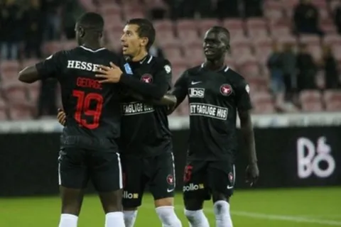 Mayron George festejó con su club el llamado a la Tricolor