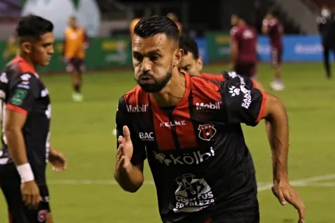 Alajuelense se quedó sin la Supercopa y recibió una lluvia de memes en las redes