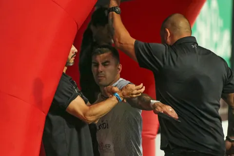 Fernán Faerron agredió a uno de los allegados que filmaba. (Foto: ESPN)