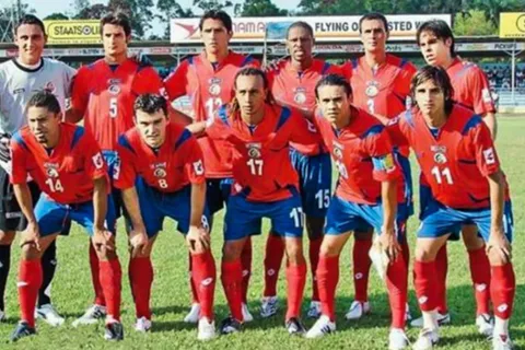 Pasó por Saprissa y Herediano, fue mundialista con Costa Rica, pero se retiró para disfrutar el deporte que ama