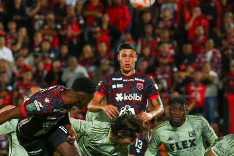 Alajuelense a punto de firmar una semana para el olvido y llena de fracasos