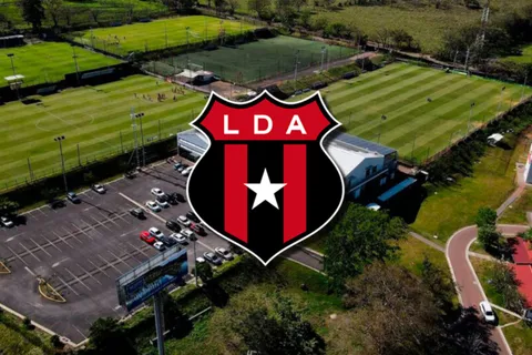 Alajuelense formó a un futbolista que jugará en un grande de Sudamérica.