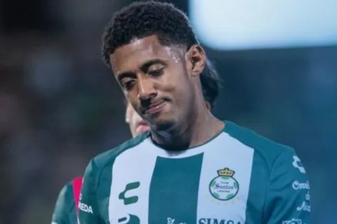 Honduras no lo puede creer: la decisión que tomó Santos Laguna con el Choco Lozano a pesar de brillar en las Eliminatorias