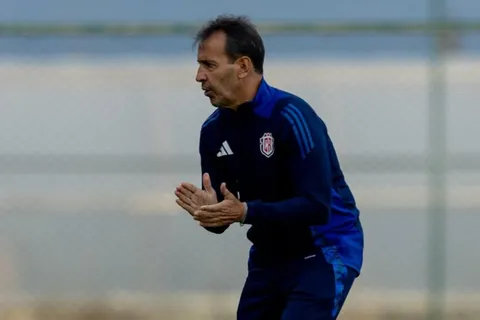 Fernando Batista es muy exigente con sus nuevos dirigidos.
