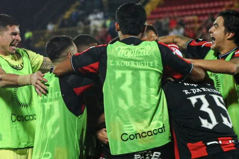Alajuelense no se olvida de un jugador de La Sele.