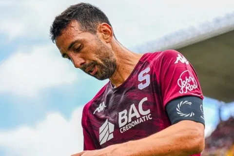 Mientras Saprissa quiere renovarle, se filtra la decisión que tomará Mariano Torres con su futuro