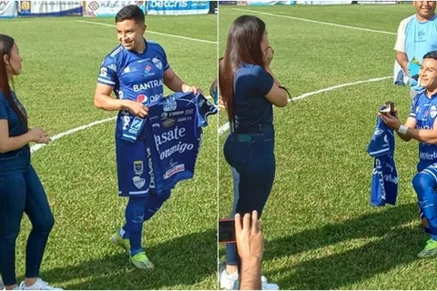 Jugador en Guatemala hace propuesta de matrimonio en el campo