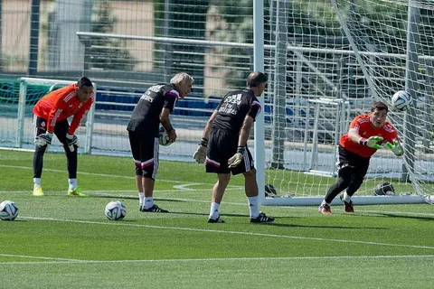 Marca: Keylor Navas podría reemplazar otra vez a Iker Casillas