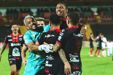 Alajuelense clasificó a la final tras eliminar a Olimpia en los penales