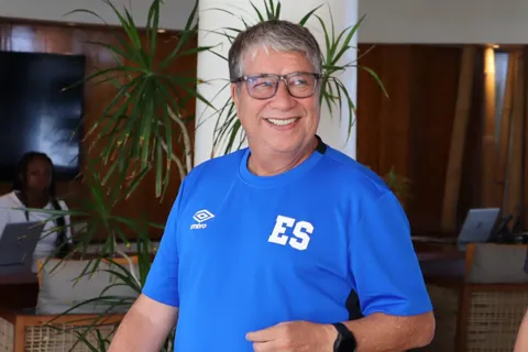“Llegó la hora”: El Bolillo Gómez deja frases contundentes antes del partido de El Salvador vs Anguila
