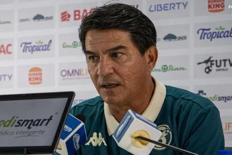 Vladimir Quesada celebra su última noticia. (Foto: Everardo Herrera)