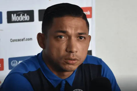 ¿Se retira Emilio Izaguirre?