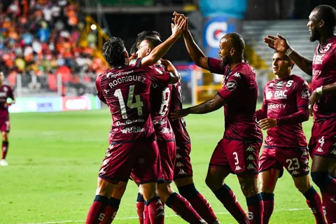 Saprissa marcha a paso perfecto y sin goles en contra