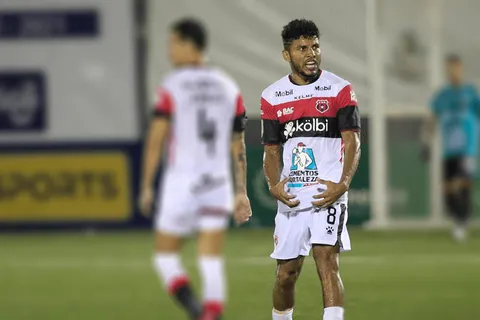 Fuerte mensaje de Johan Venegas en Alajuelense: "con solo huevos no se gana"